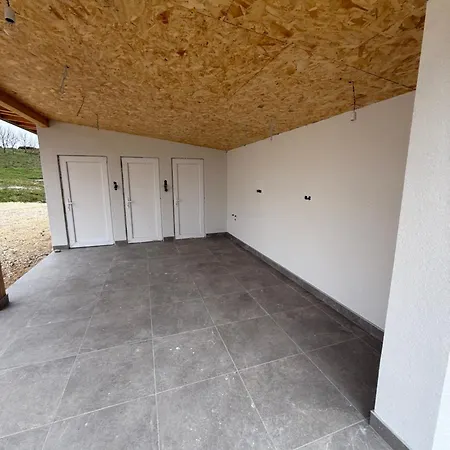 Vikendica Sa Bazenom Huzur