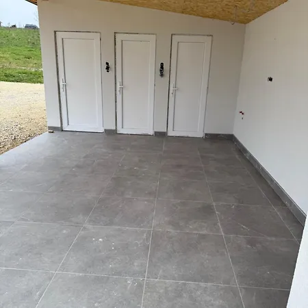 Дом отдыха Vikendica Sa Bazenom Huzur